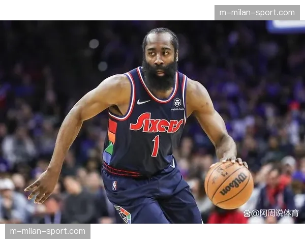 快船哈登角色转型减少单打，增加无球跑动与防守投入